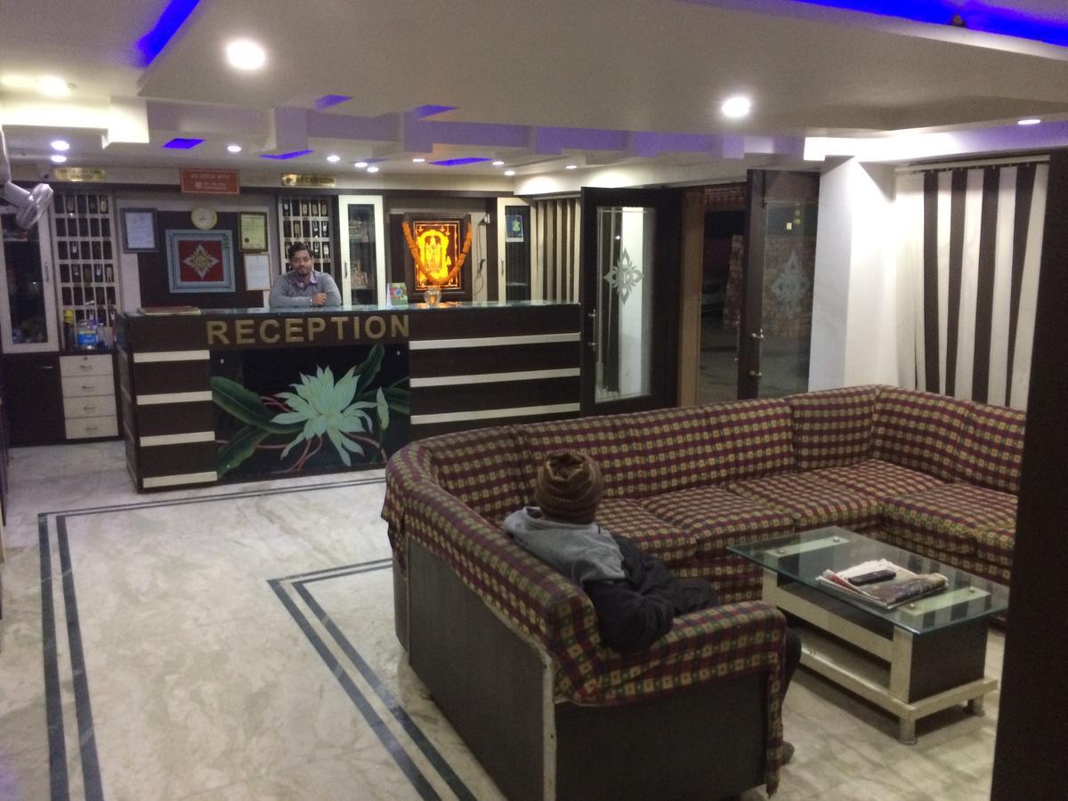 Oyo 16064 Tirupati Lodge سيليجوري المظهر الخارجي الصورة