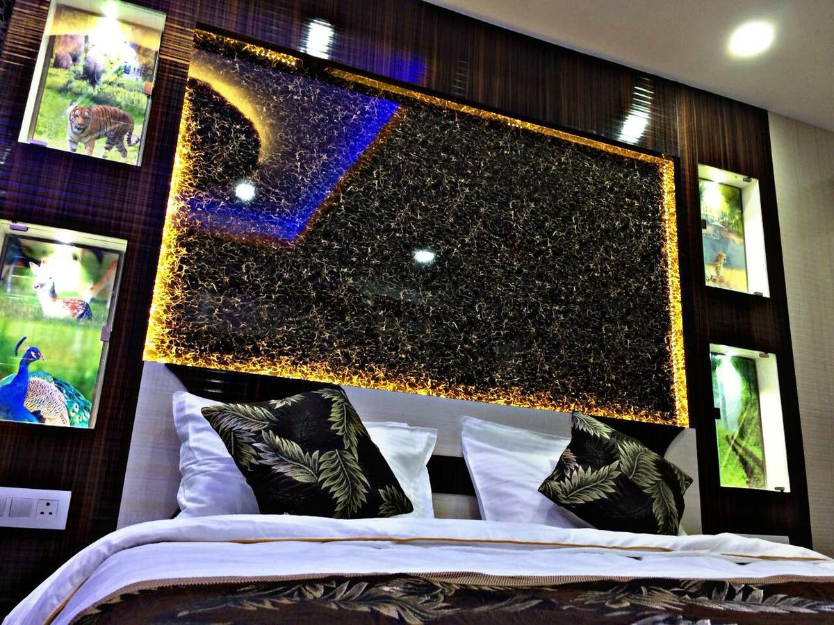 Oyo 16064 Tirupati Lodge سيليجوري المظهر الخارجي الصورة