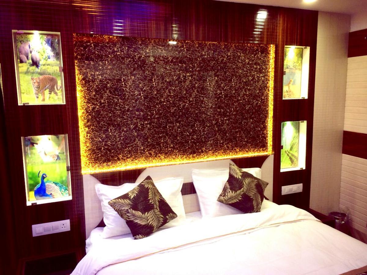 Oyo 16064 Tirupati Lodge سيليجوري المظهر الخارجي الصورة
